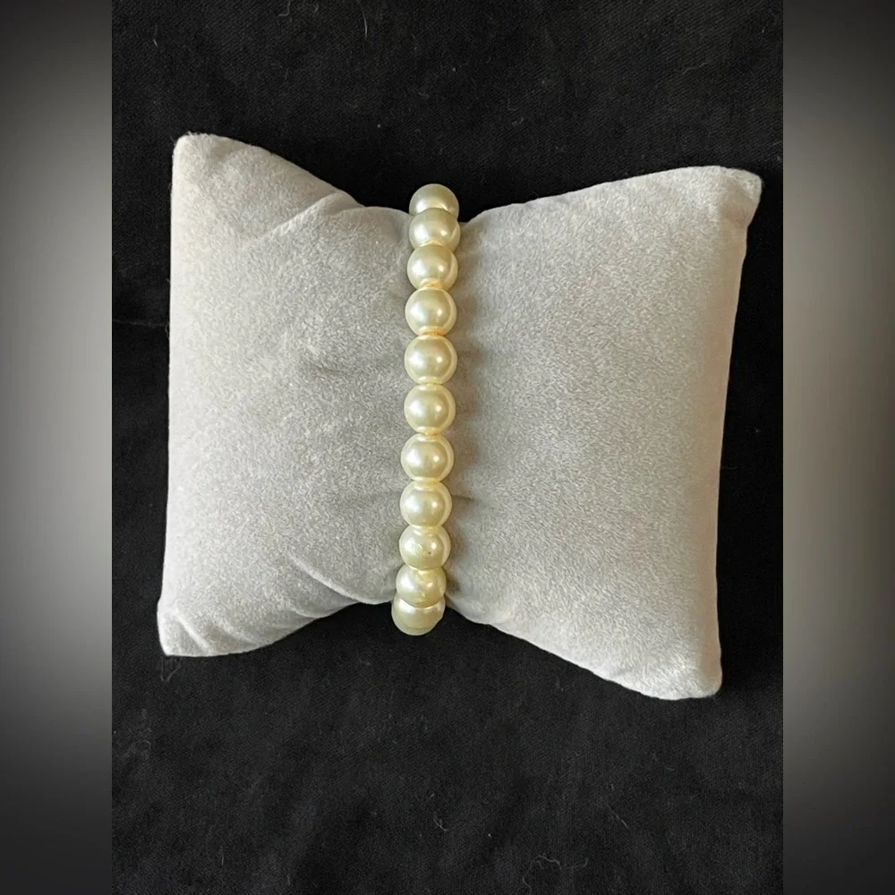 Vintage faux pearl bracelet